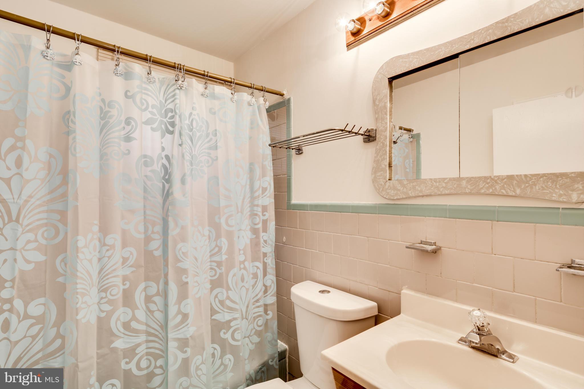 1325 Robin Road Baltimore, MD 21208 - Photo 23 of 27 Bath