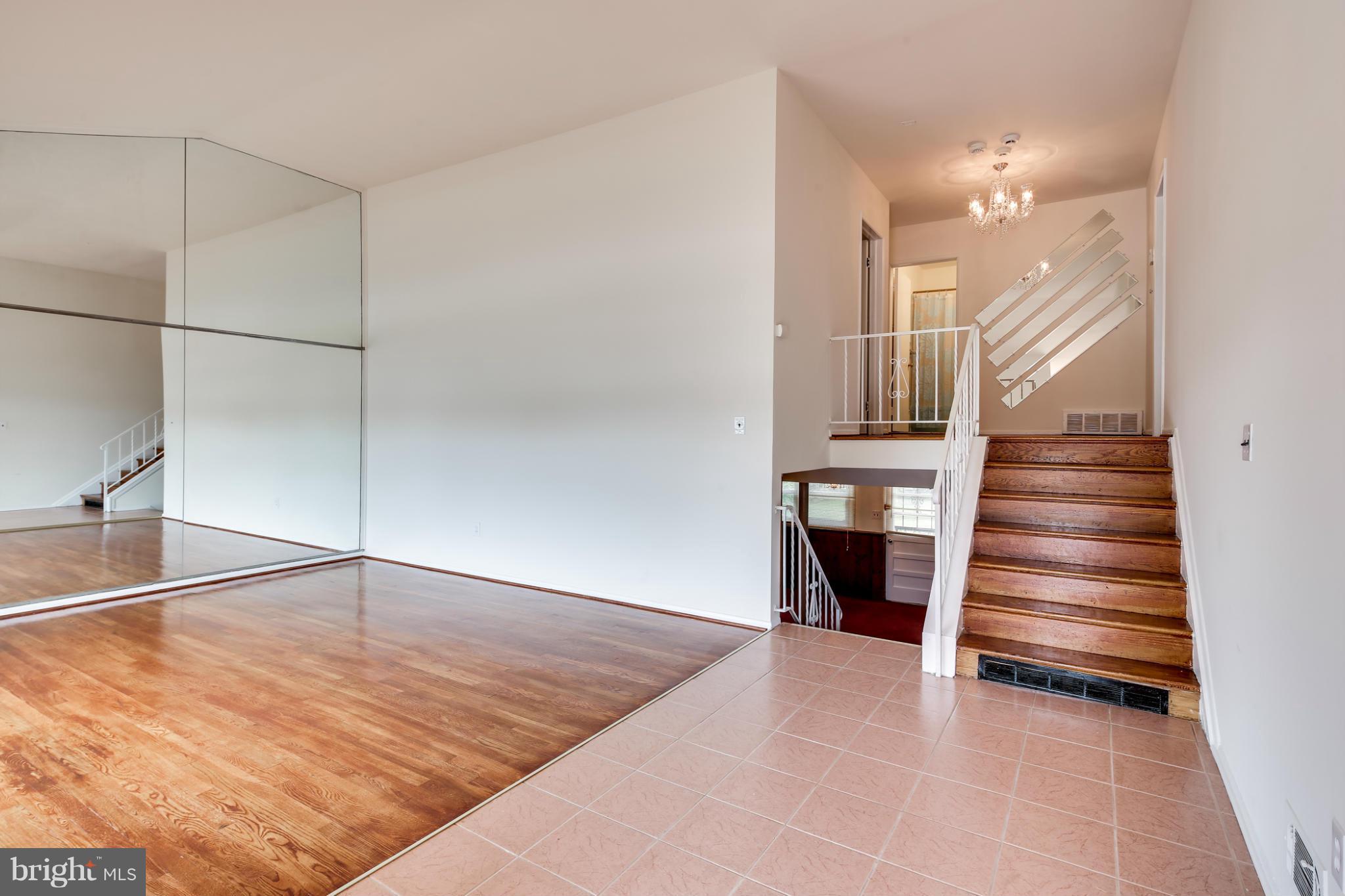 1325 Robin Road Baltimore, MD 21208 - Photo 4 of 27 Interior (General)