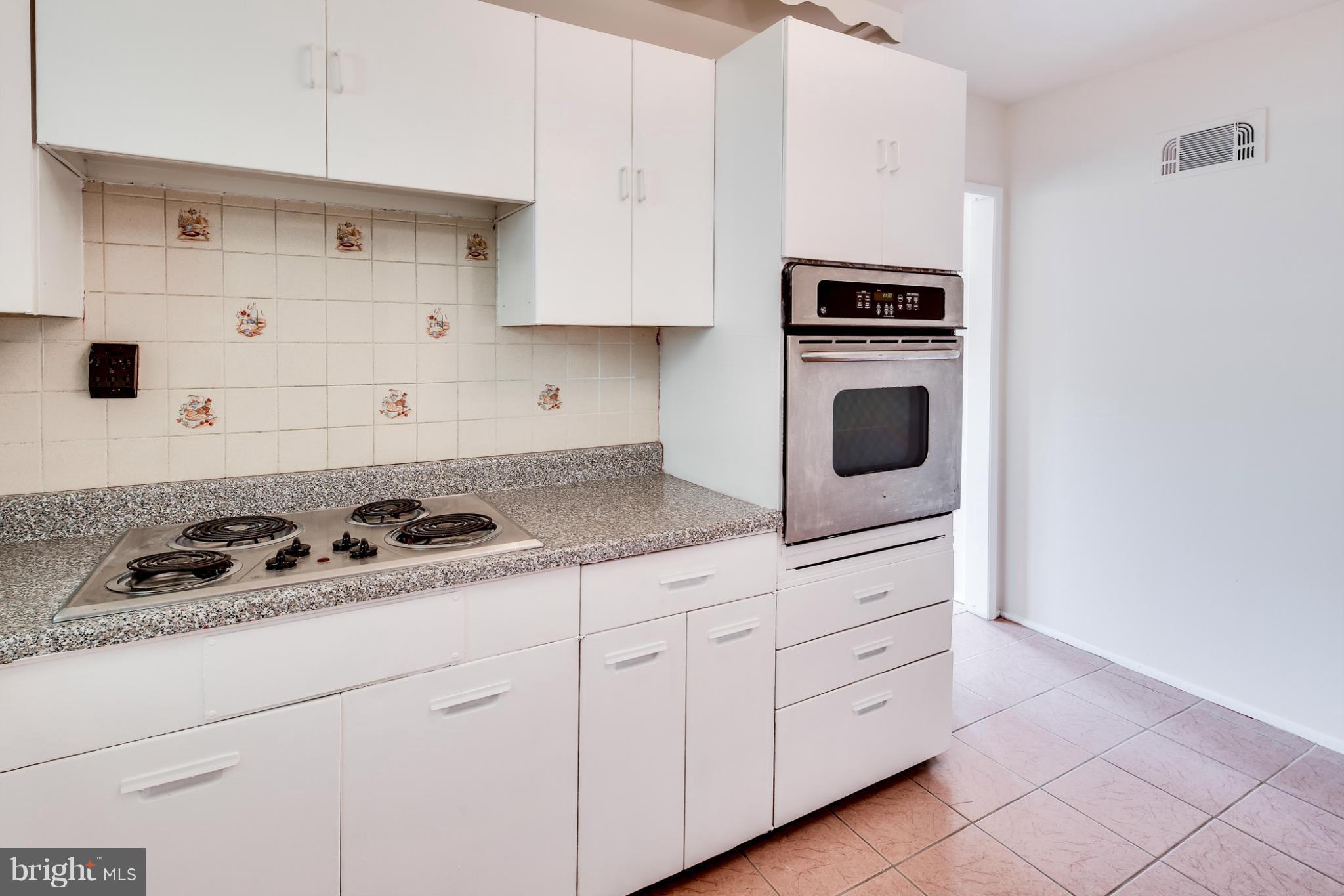 1325 Robin Road Baltimore, MD 21208 - Photo 7 of 27 Kitchen
