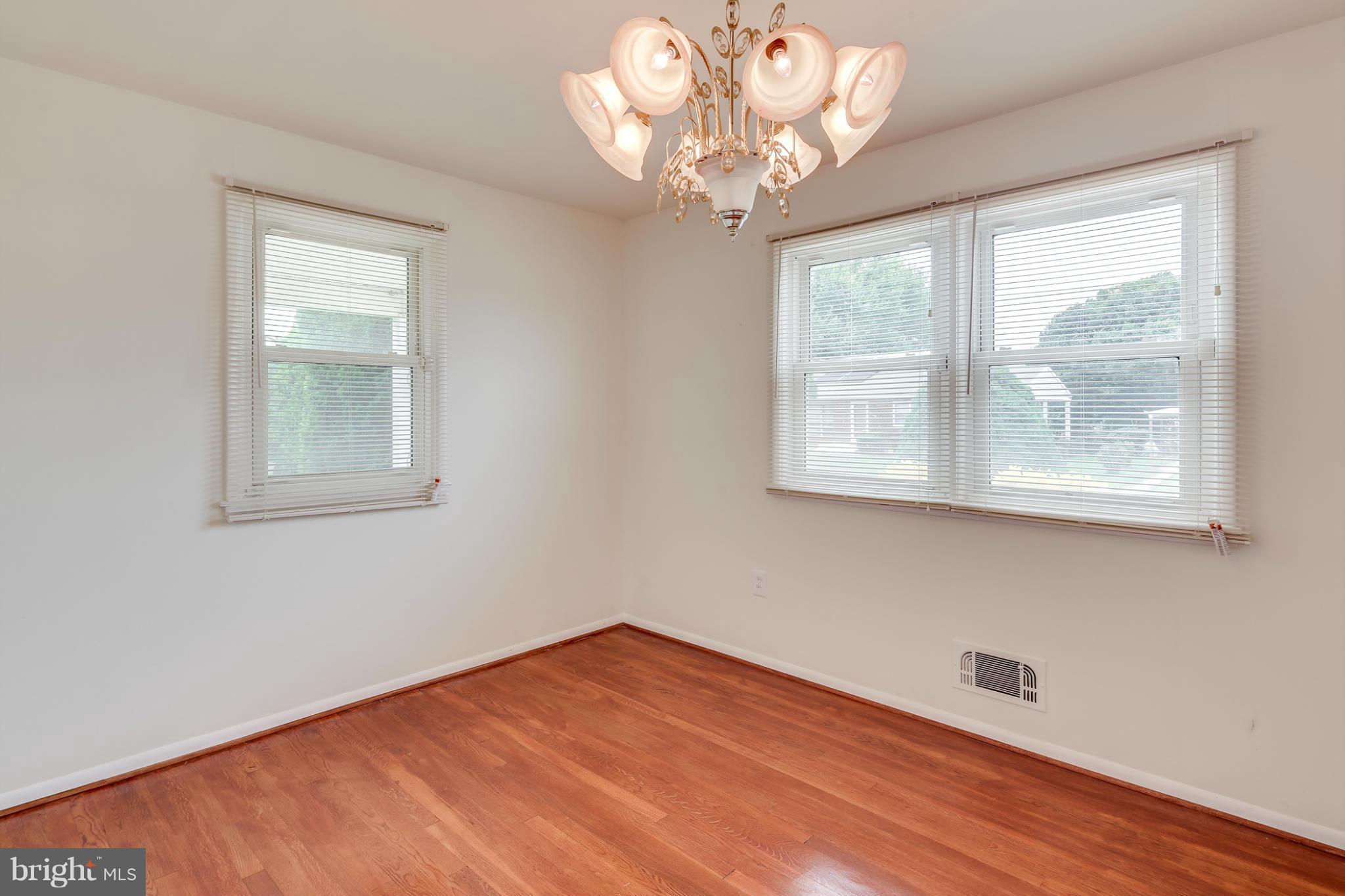 1325 Robin Road Baltimore, MD 21208 - Photo 10 of 27 Dining Room