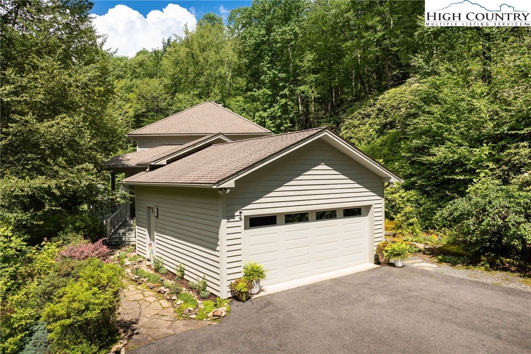 509 Twin Rivers Drive Boone, NC 28607 - Photo 2 of 33