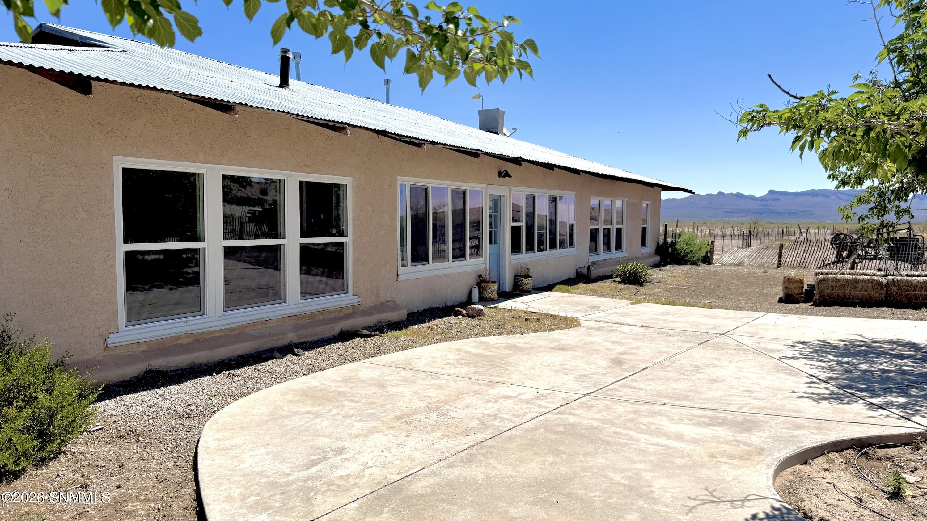 57 Old Ranch Road Truth Or Consequences, NM 87901 - Photo 4 of 41 Front walkway