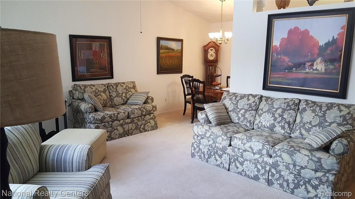 240 Pine Tree Ridge, Unit 94 Waterford, MI 48327 - Photo 3 of 11 2017030395115111.jpg
