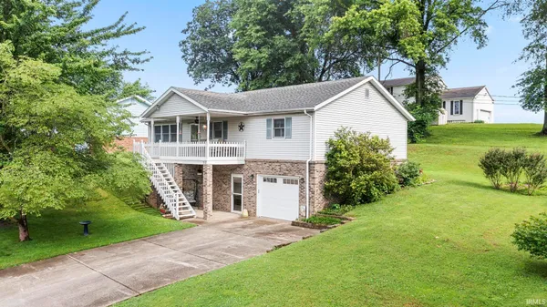$248,000 | 510 East Sunrise Drive, Huntingburg, IN 47542