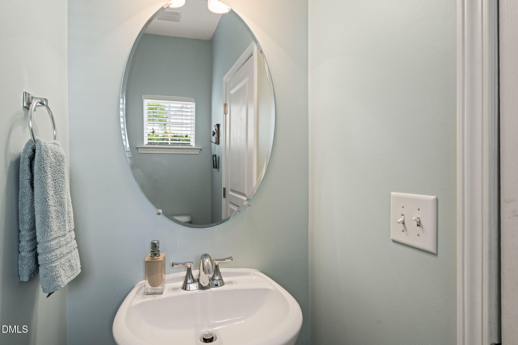 5938 Hourglass Court Raleigh, NC 27612 - Photo 15 of 42 Powder Room