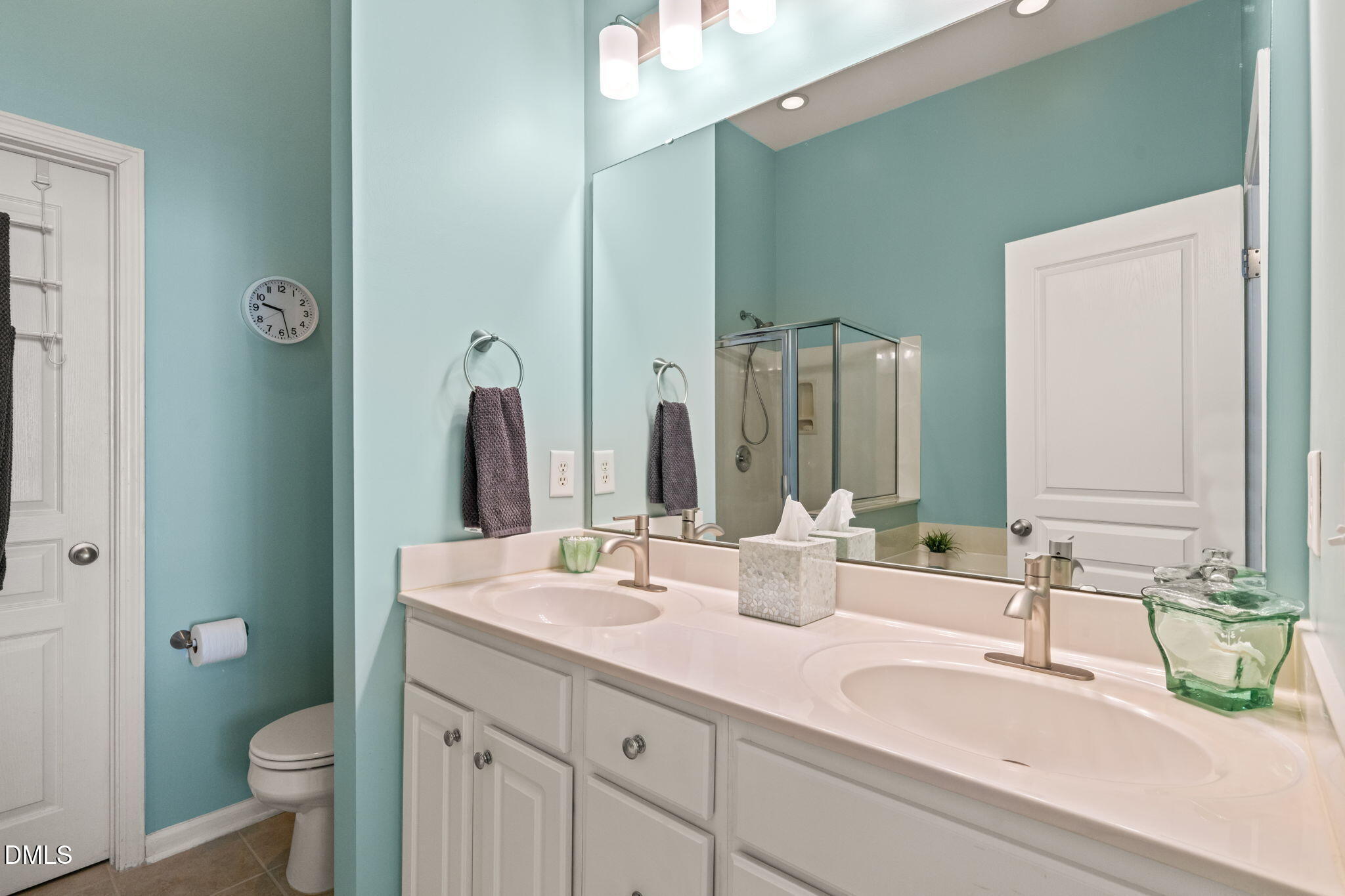 5938 Hourglass Court Raleigh, NC 27612 - Photo 25 of 42 Primary Bath