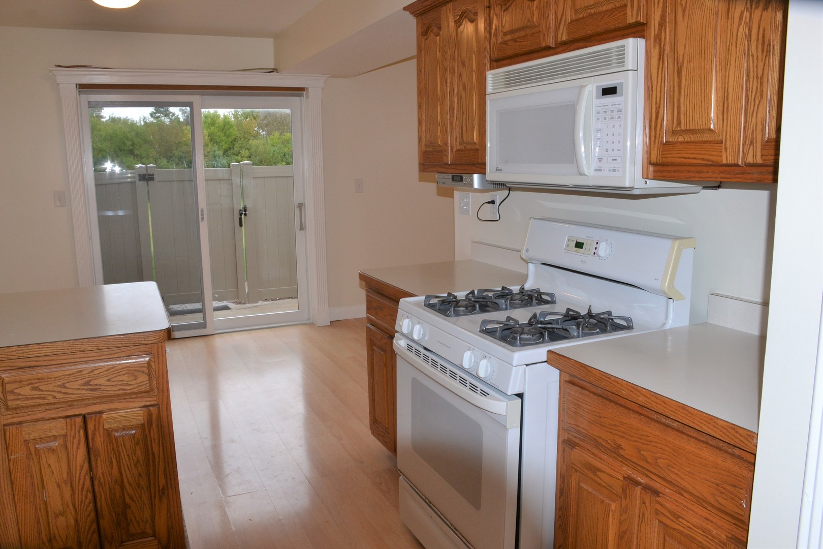 406 Circlegate Road New Lenox, IL 60451 - Photo 9 of 28