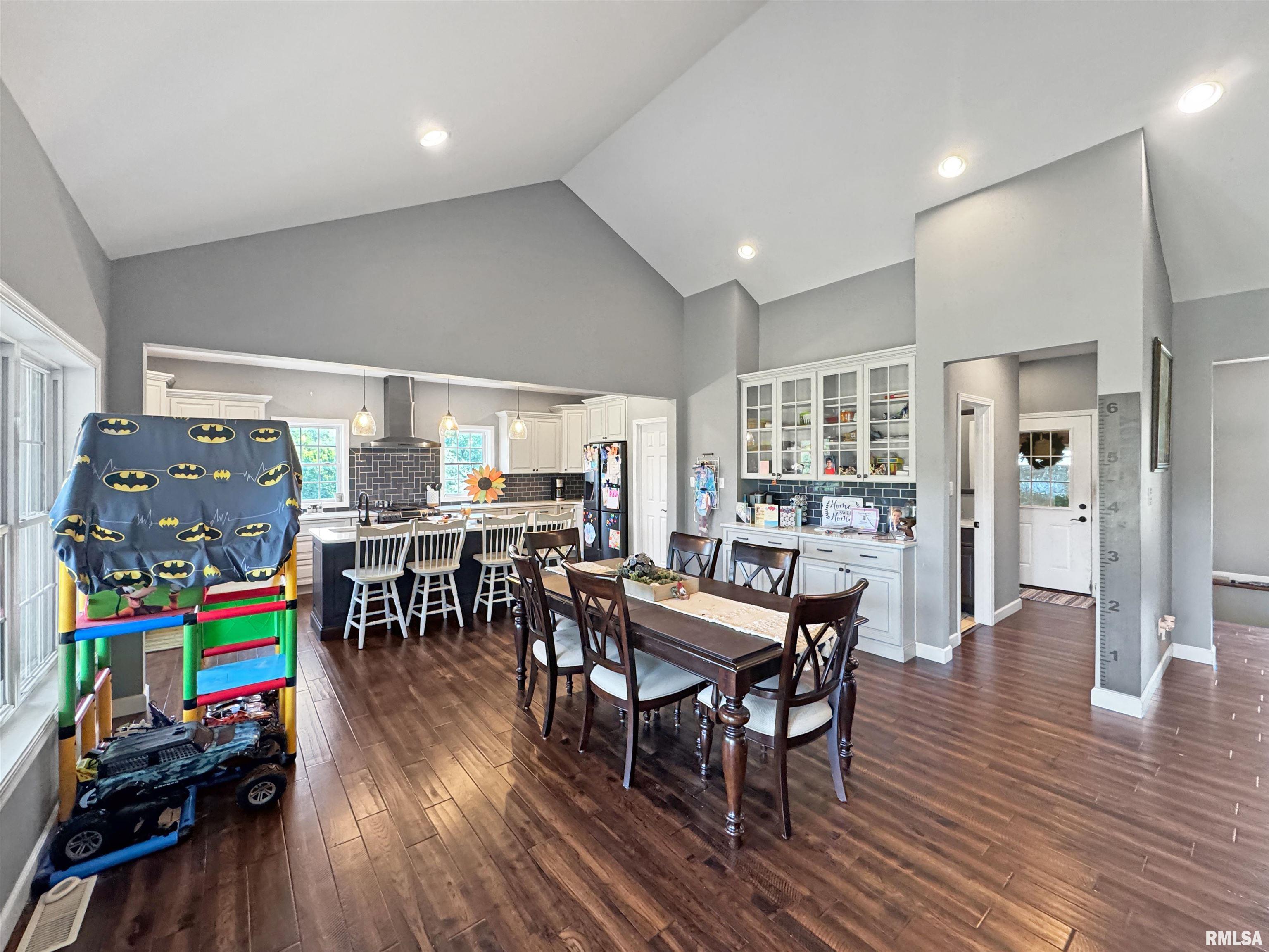 17301 Sandy Bend Road Rushville, IL 62681 - Photo 6 of 24