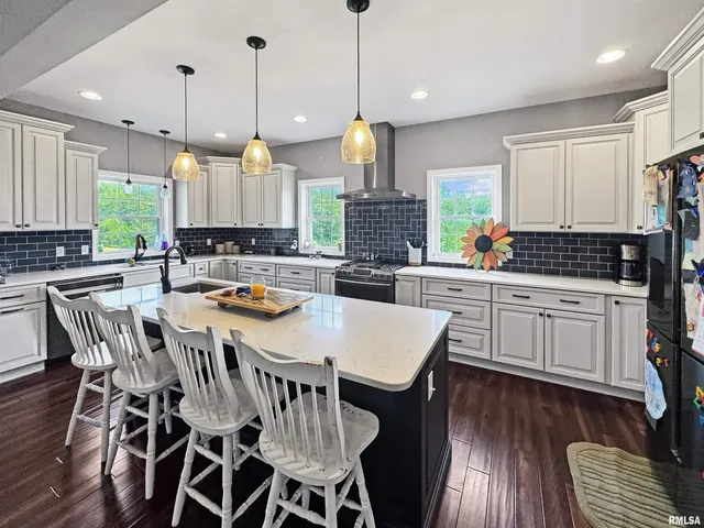 $499,000 | 17301 Sandy Bend Road, Rushville, IL 62681