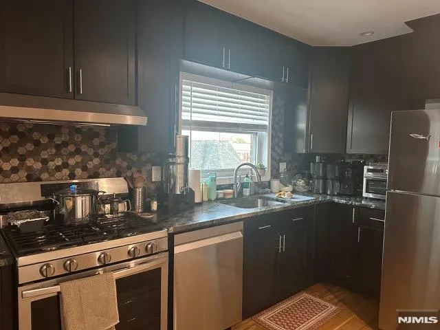 $2,000 | 60 Vanderbeck Place, Unit 2C, Hackensack, NJ 07601