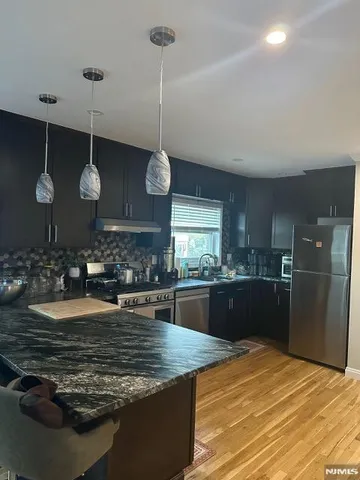 $2,000 | 60 Vanderbeck Place, Unit 2C, Hackensack, NJ 07601