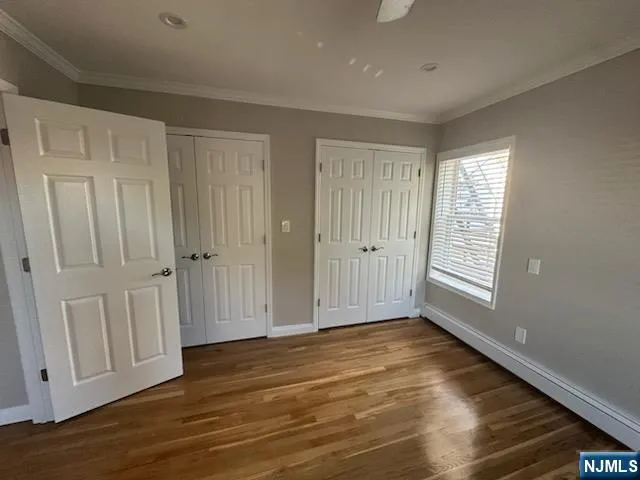 a view of entryway with front door