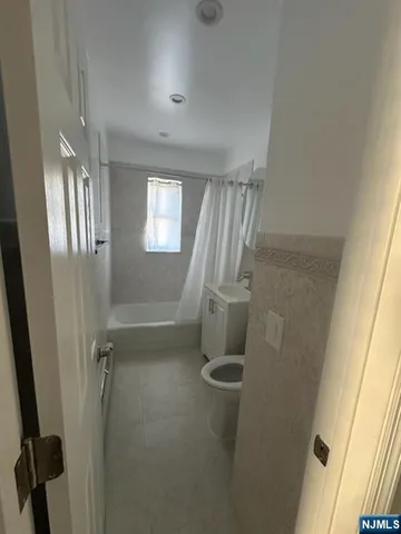 $2,100 | 60 Vanderbeck Place, Unit 2C, Hackensack, NJ 07601