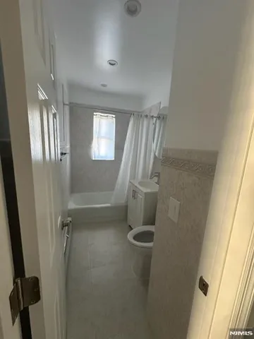 $2,000 | 60 Vanderbeck Place, Unit 2C, Hackensack, NJ 07601