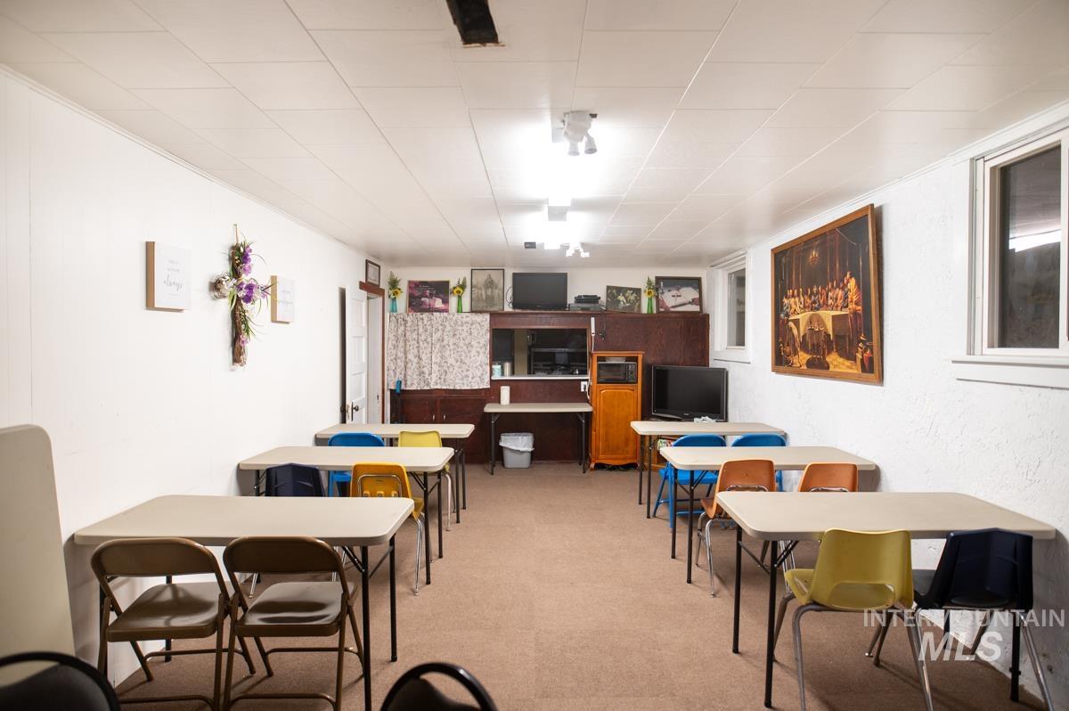 736 East Main Street Weiser, ID 83672 - Photo 13 of 33 Dining room with light carpet and a textured wall