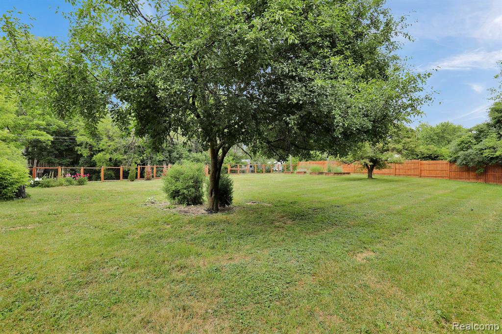 2245 Lodge Road Flint, MI 48532 - Photo 7 of 28