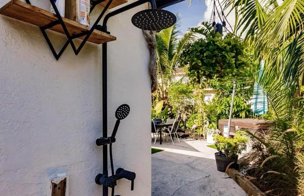 $3,200 | 1605 North N Street, Lake Worth Beach, FL 33460