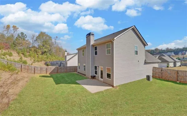 a view of front of a house with a yard