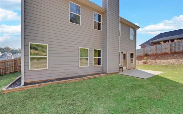 a view of a house with a yard