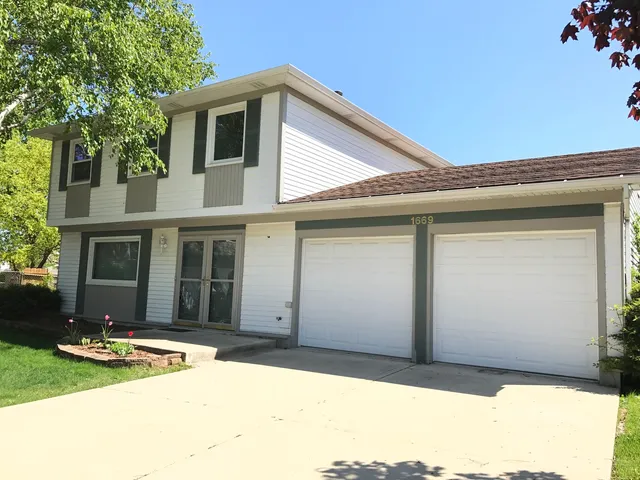 $2,750 | 1669 Cape Breton Court, Hoffman Estates, IL 60192