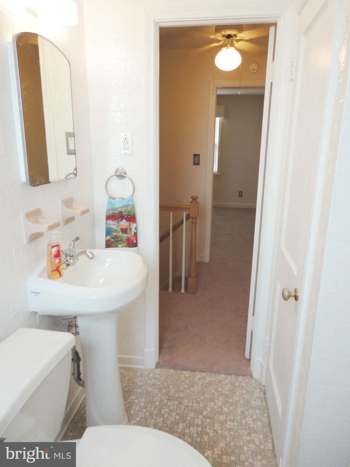 1907 Eastfield Road Baltimore, MD 21222 - Photo 13 of 21 Bath