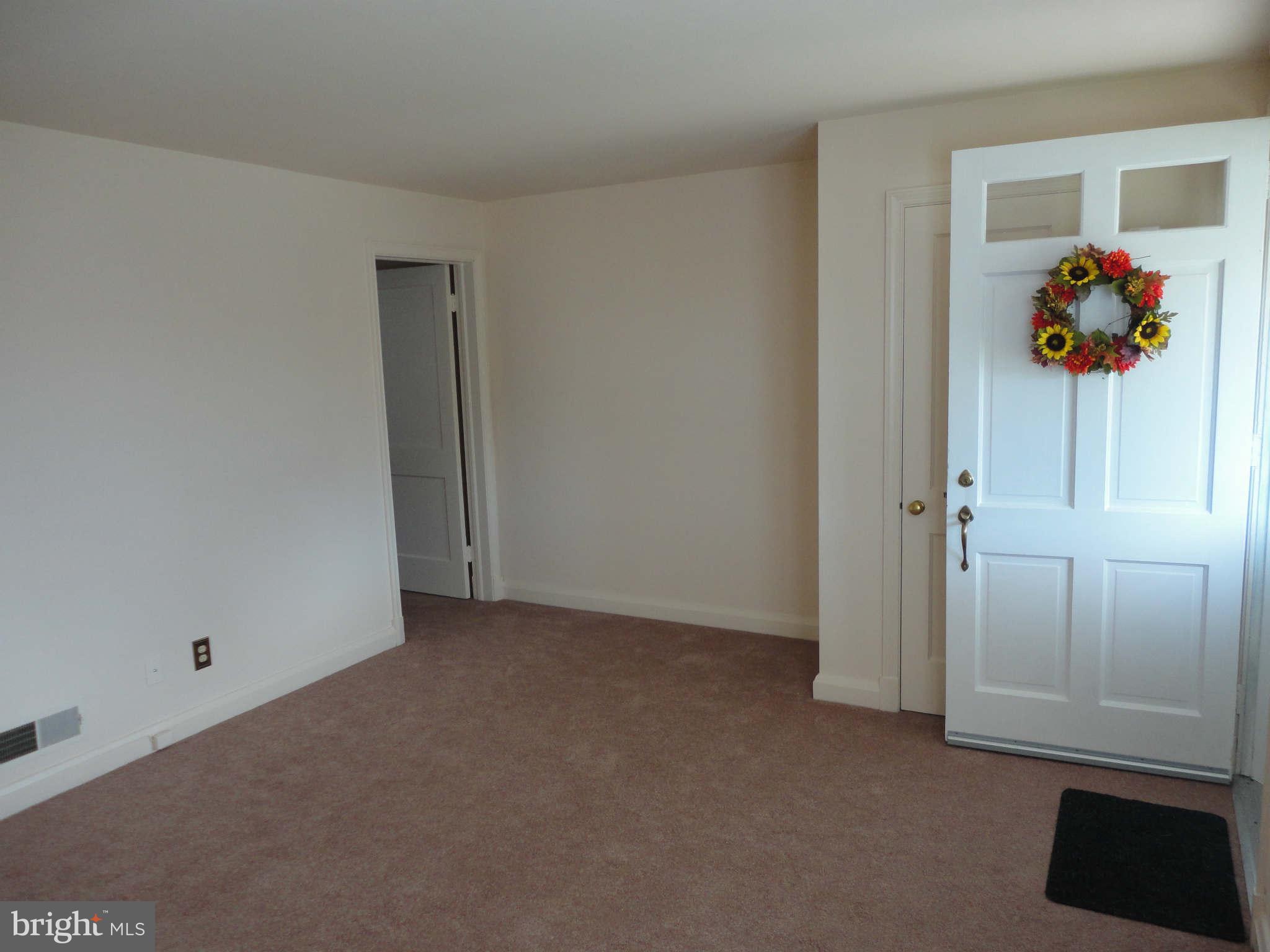 1907 Eastfield Road Baltimore, MD 21222 - Photo 4 of 21 Living Room