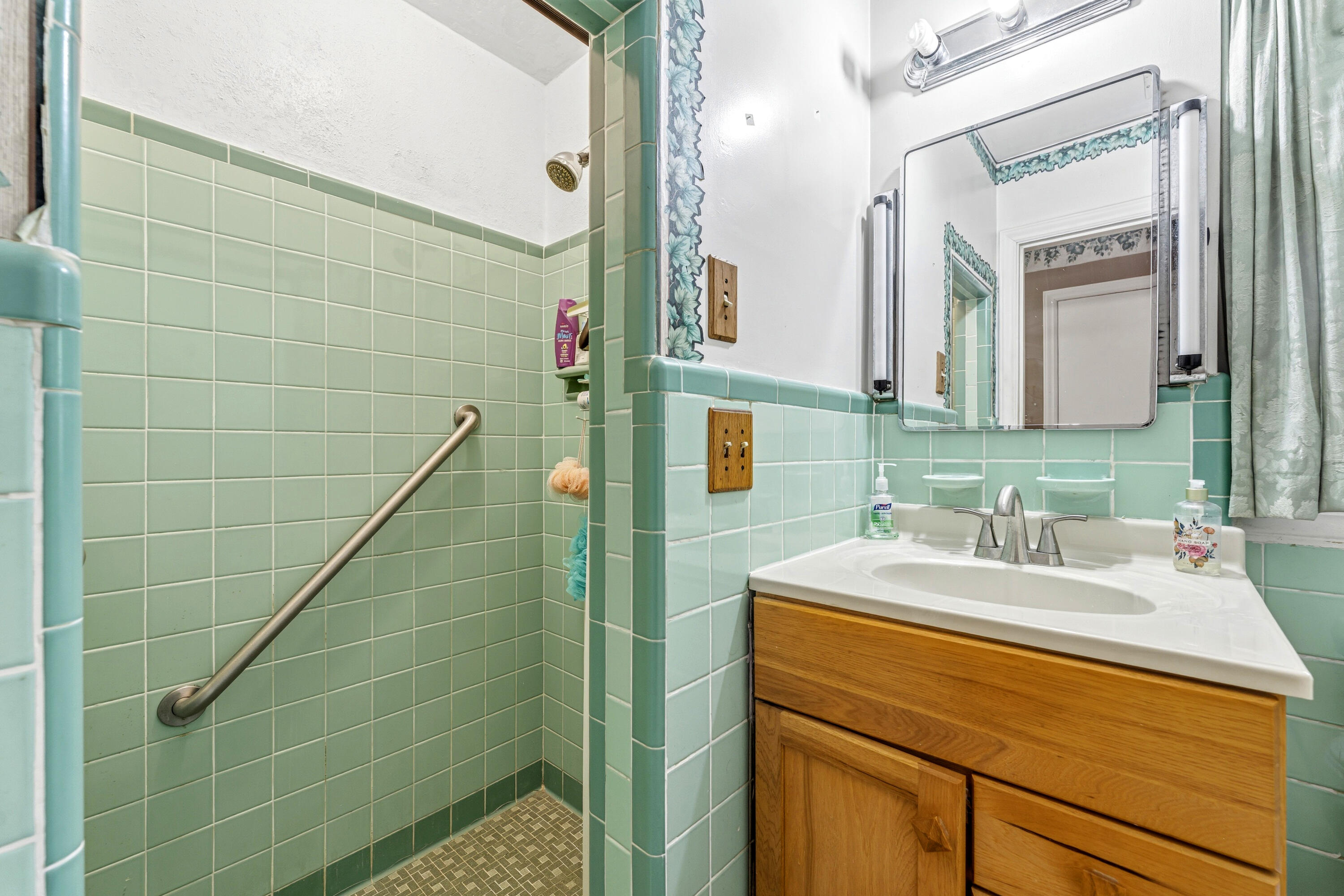 1805 West Kilgore Road Portage, MI 49024 - Photo 18 of 33 Hallway Bath