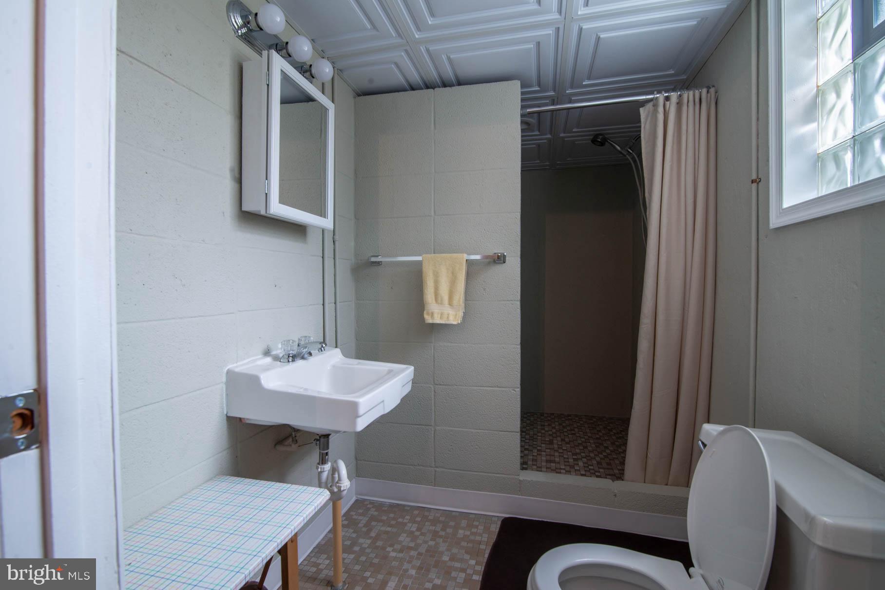 8215 North Boundary Road Baltimore, MD 21222 - Photo 26 of 38 Gallery Image 26