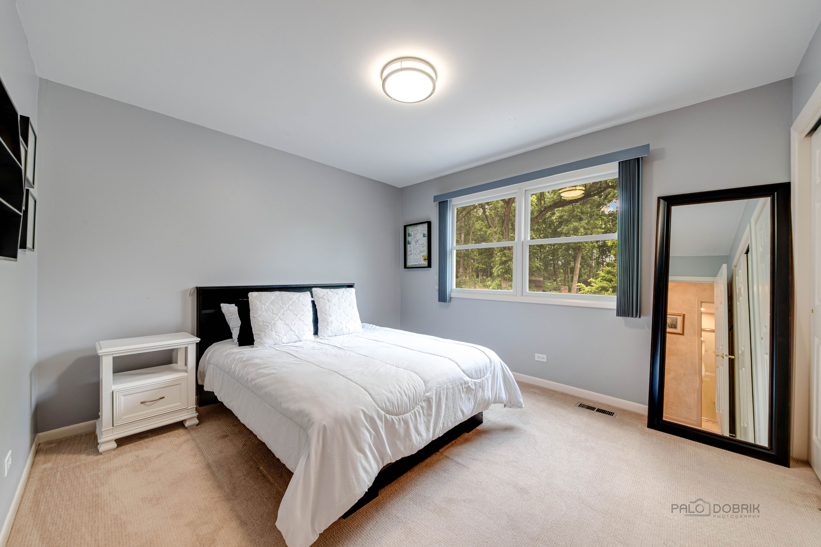 80 North Ridge Road Lake Forest, IL 60045 - Photo 22 of 36 a bedroom with a bed and a window