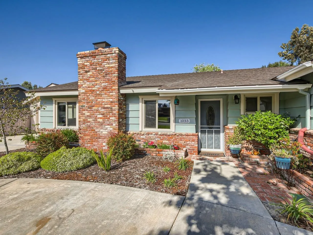 1033 Rippey Street El Cajon, CA 92020 - Photo 4 of 33 Gallery Image 4