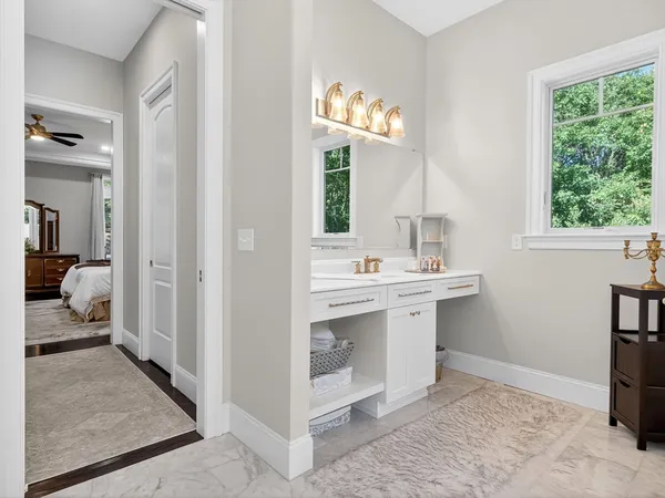 a en suite bathroom with a sink and a mirror