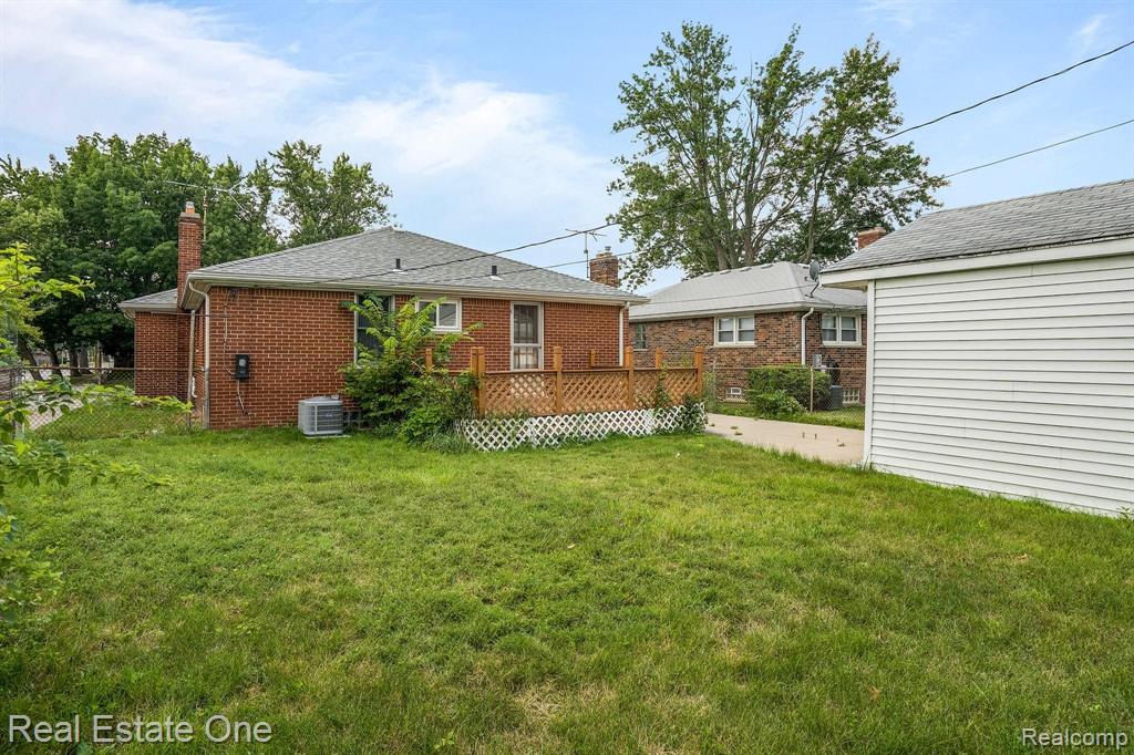 21135 Littlestone Road Harper Woods, MI 48225 - Photo 2 of 20
