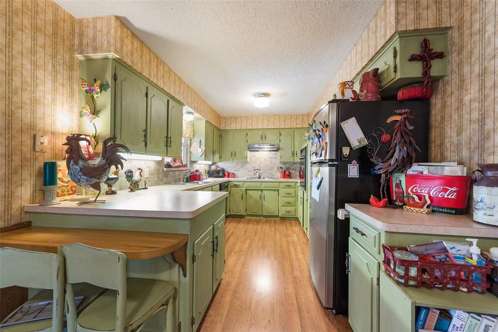 830 Mt Zion Road Midlothian, TX 76065 - Photo 14 of 36 Galley kitchen.