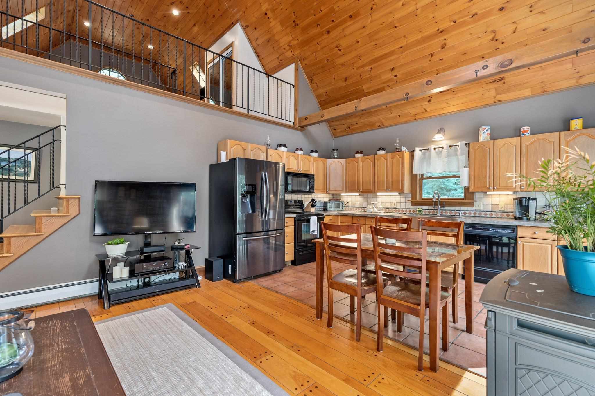 223 North Road Sandown, NH 03873 - Photo 13 of 36