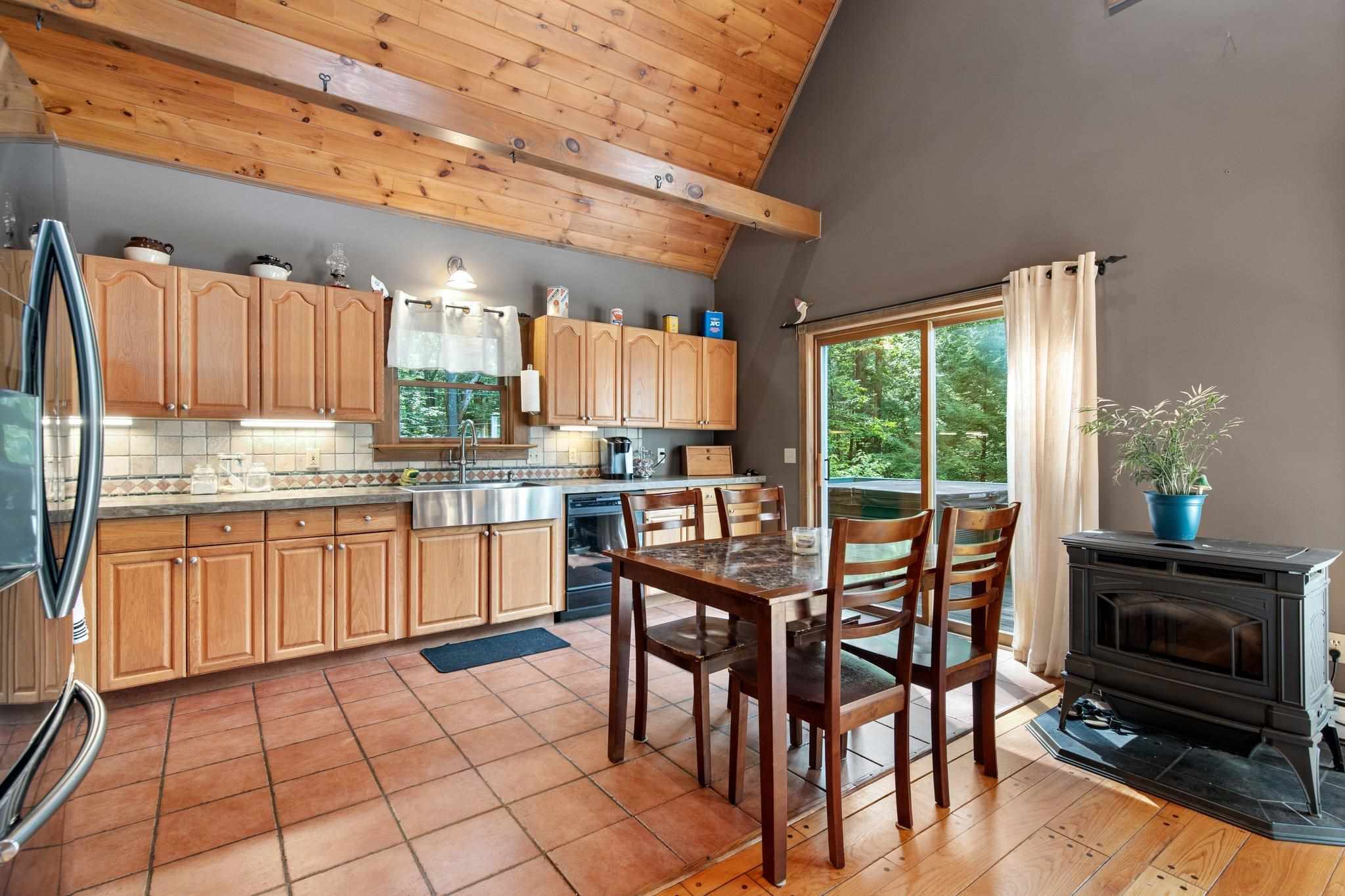 223 North Road Sandown, NH 03873 - Photo 7 of 36