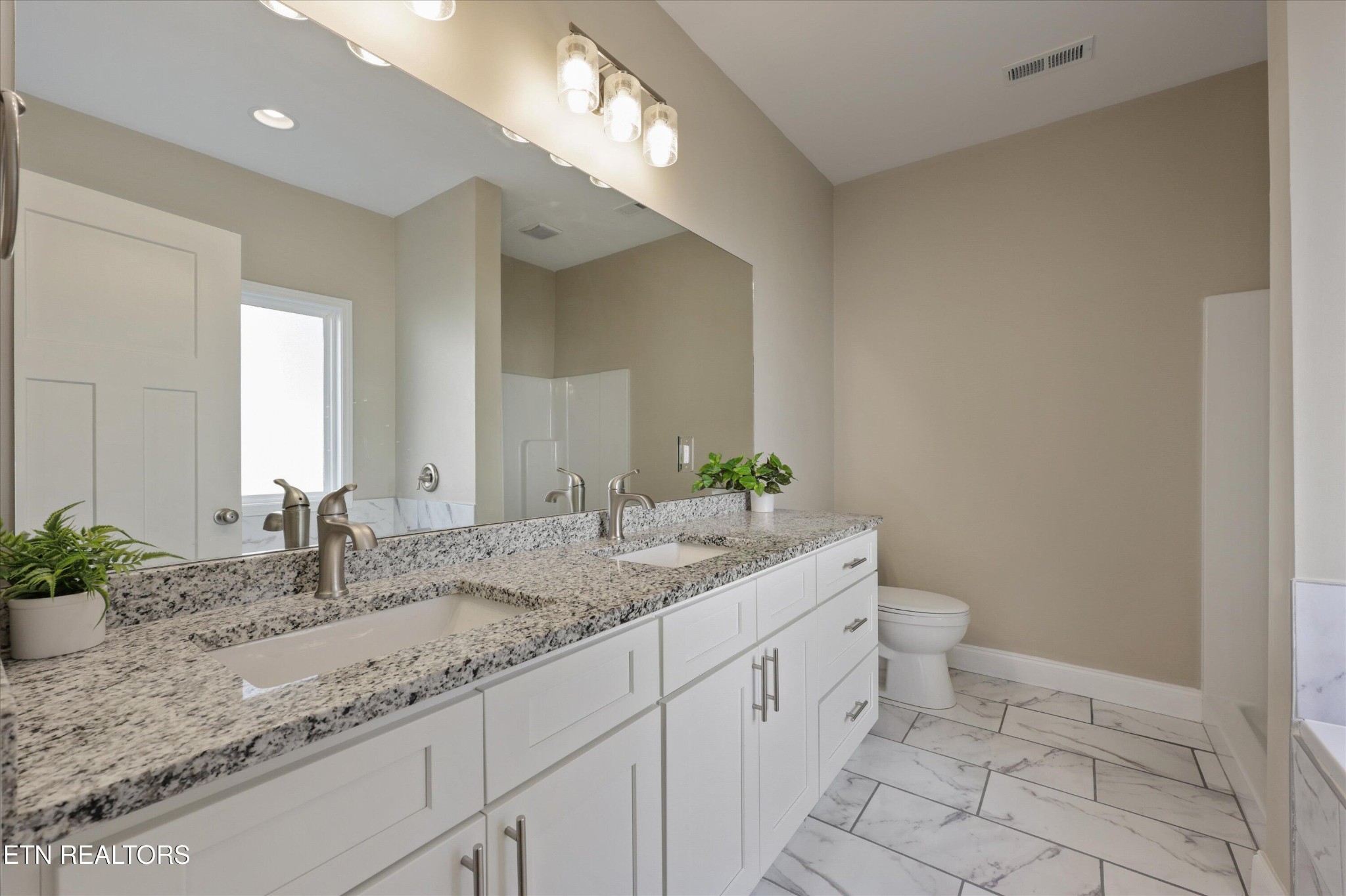 208 Daniel Morris Point Clinton, TN 37716 - Photo 11 of 32 Gallery Image 11