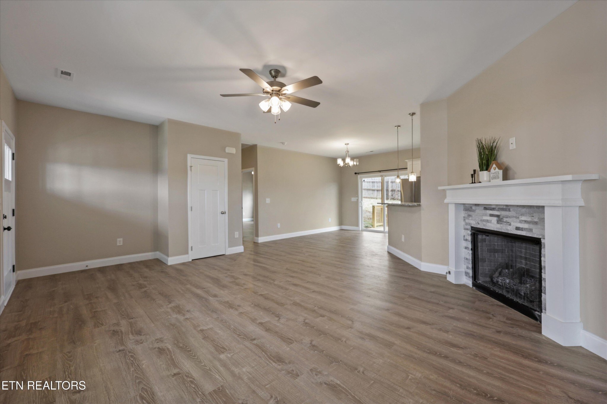 208 Daniel Morris Point Clinton, TN 37716 - Photo 4 of 32 Gallery Image 4