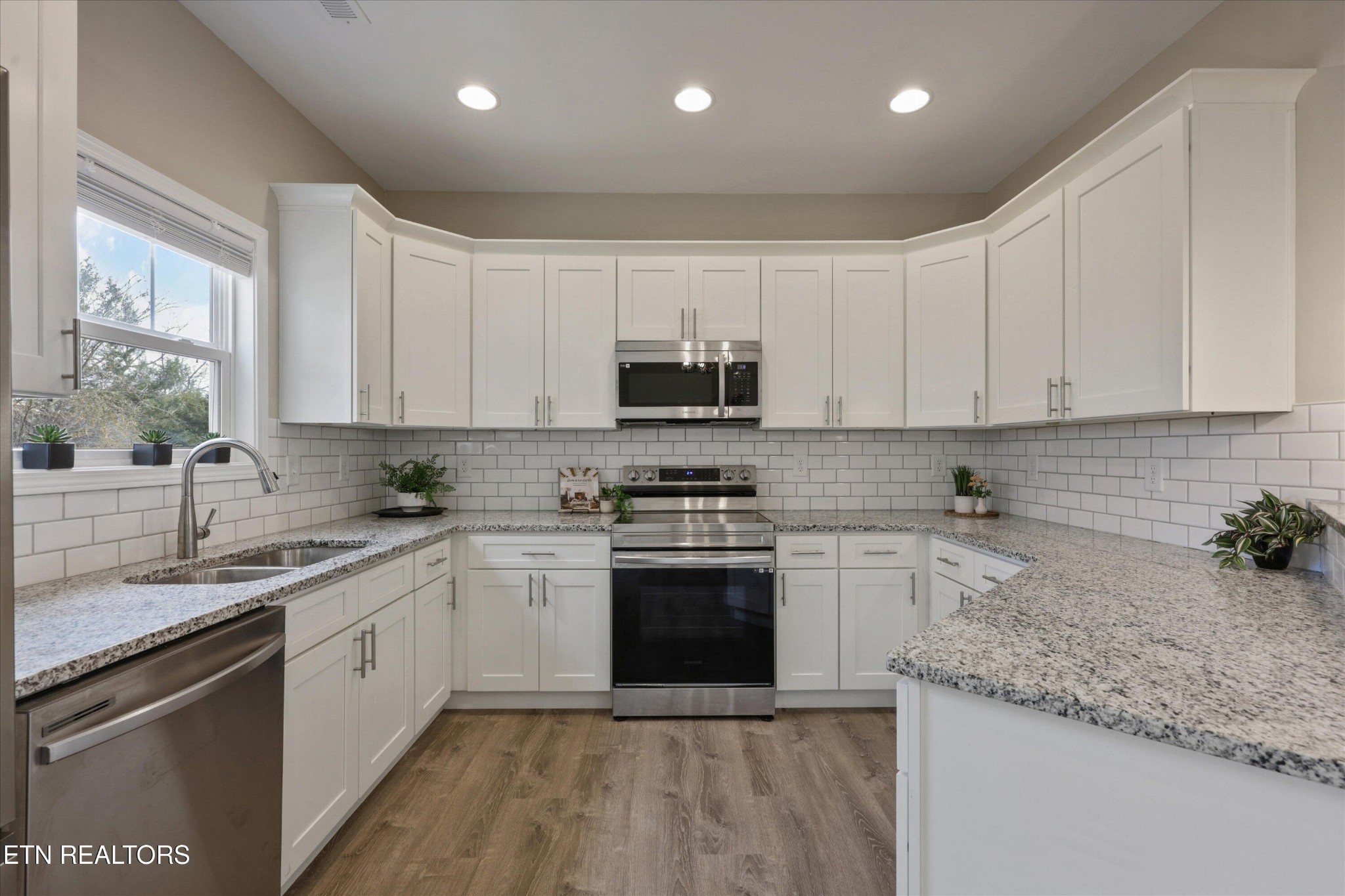 208 Daniel Morris Point Clinton, TN 37716 - Photo 6 of 32 Gallery Image 6