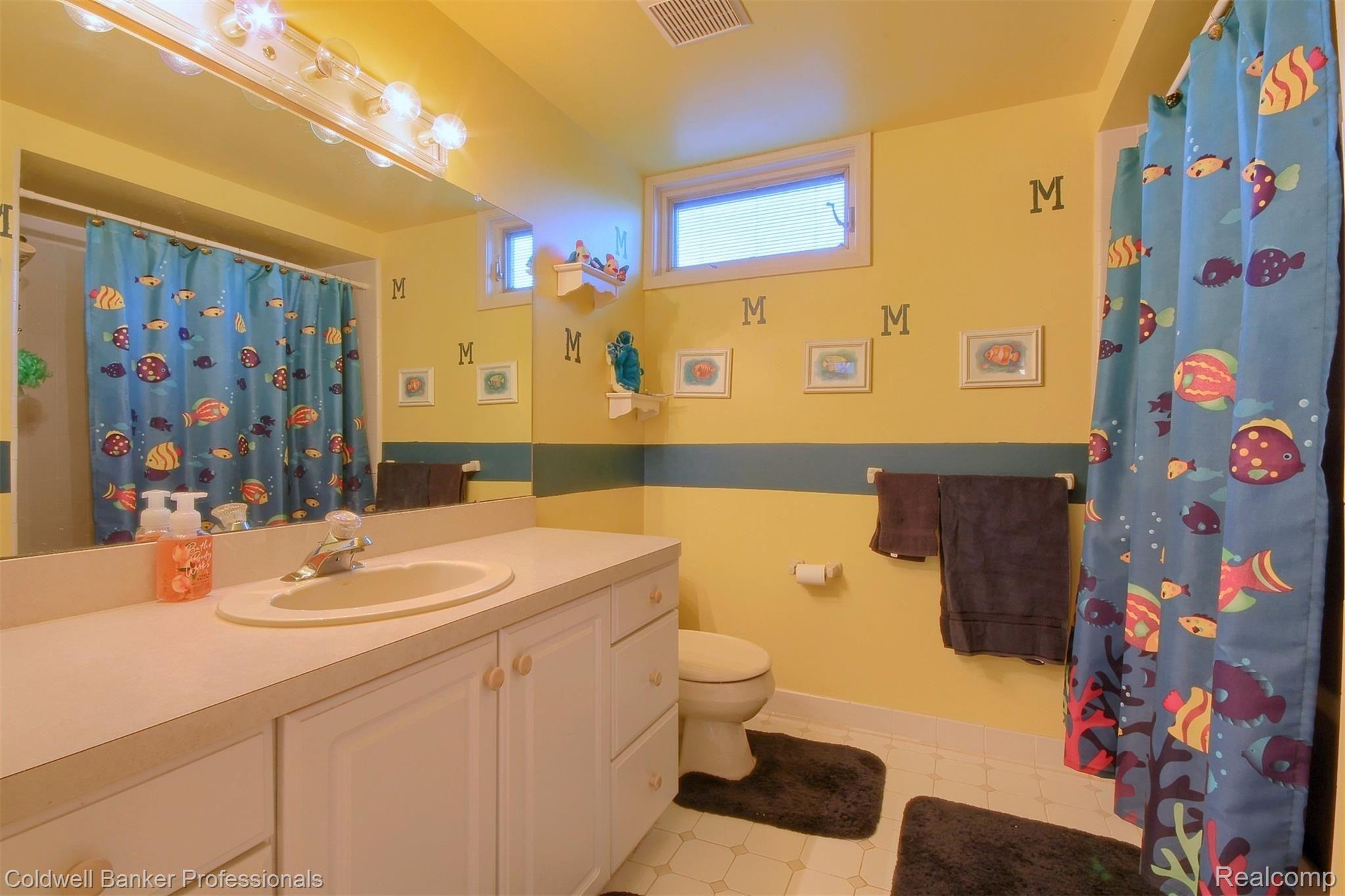 23285 Meridian Road Grosse Ile, MI 48138 - Photo 32 of 53 33-Bathroom.jpg