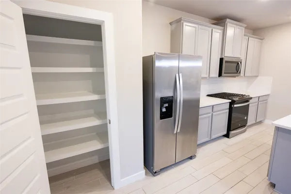 $2,490 | 17549 Rosette Grass Drive, Conroe, TX 77385