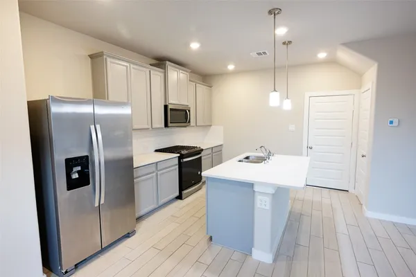 $2,490 | 17549 Rosette Grass Drive, Conroe, TX 77385