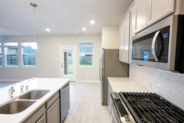 $2,490 | 17549 Rosette Grass Drive, Conroe, TX 77385