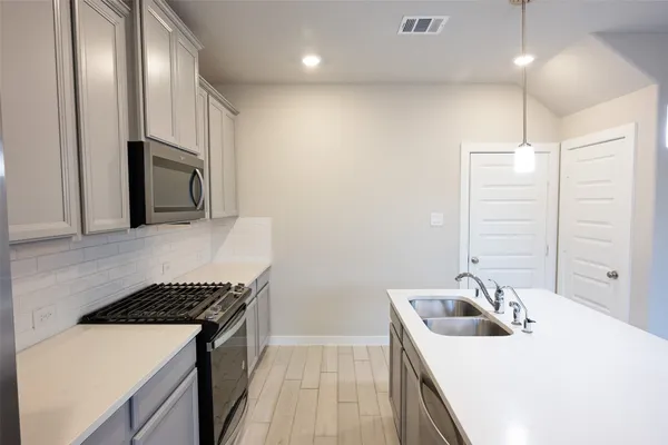 $2,490 | 17549 Rosette Grass Drive, Conroe, TX 77385