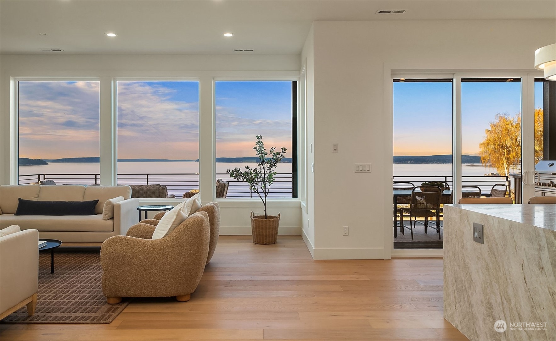 535 View Ridge Drive Everett, WA 98203 - Photo 4 of 40