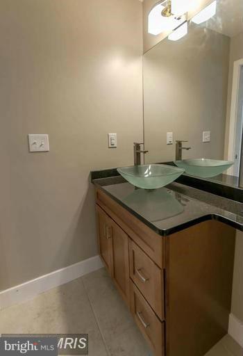 1803 Jamestown Road Alexandria, VA 22308 - Photo 13 of 14 Bath