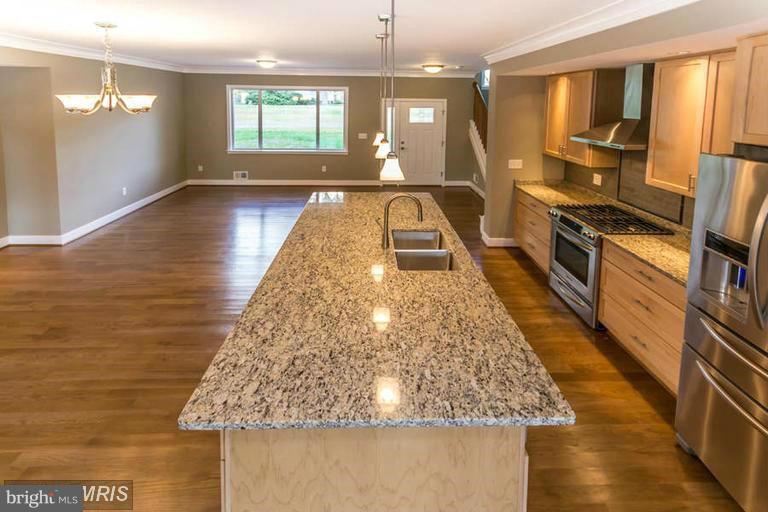 1803 Jamestown Road Alexandria, VA 22308 - Photo 6 of 14 Kitchen
