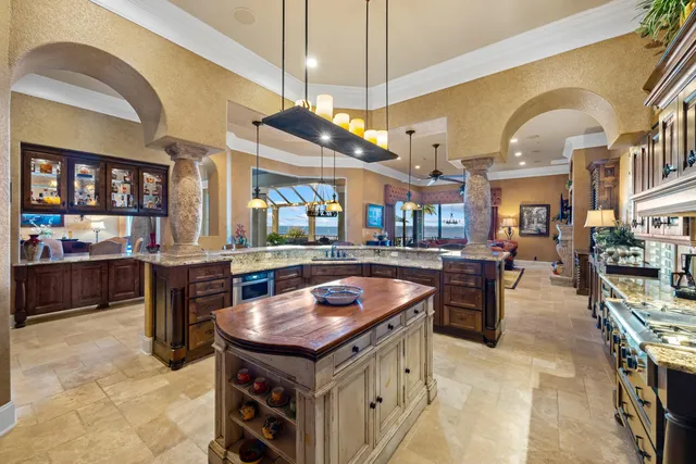 a view of a livingroom with furniture