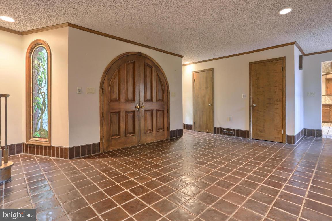 2210 Mockingbird Road Harrisburg, PA 17112 - Photo 3 of 22