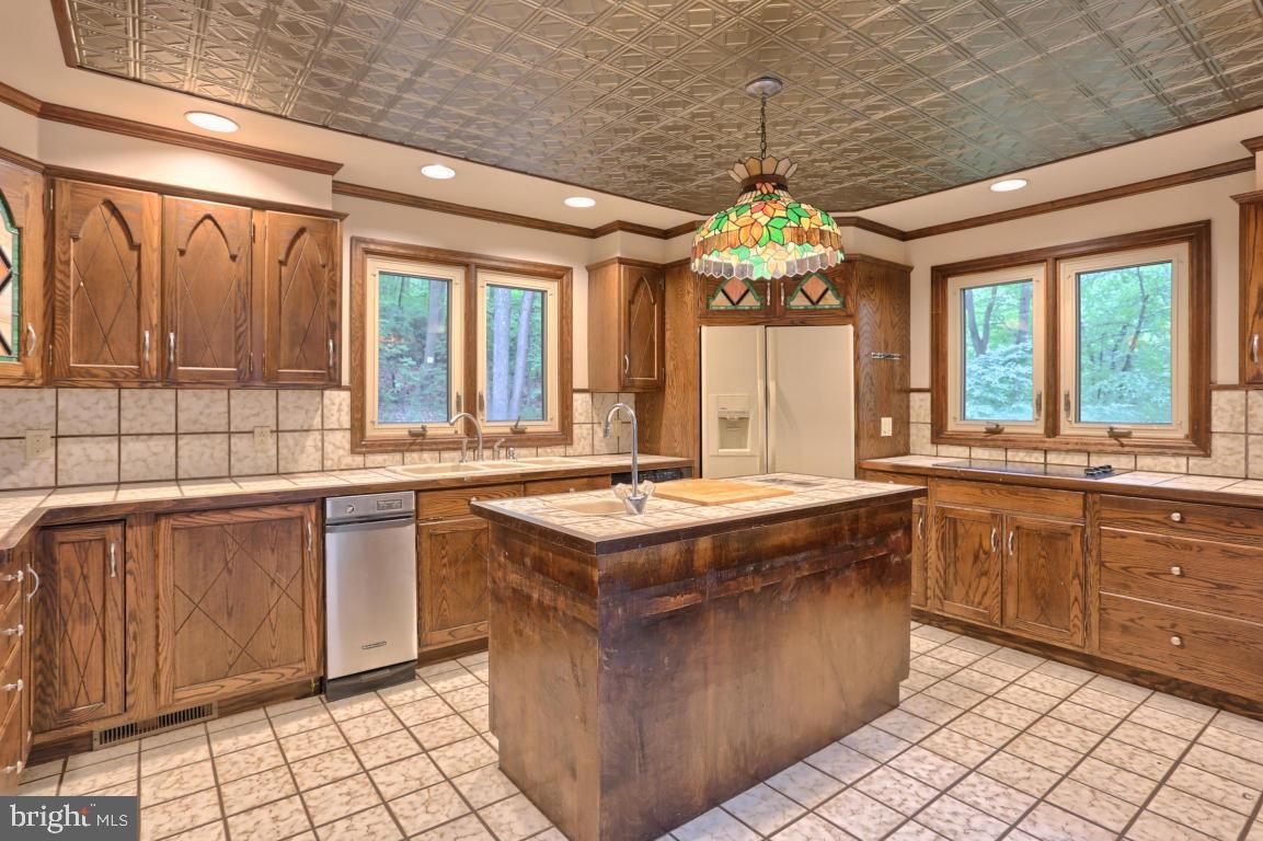 2210 Mockingbird Road Harrisburg, PA 17112 - Photo 4 of 22