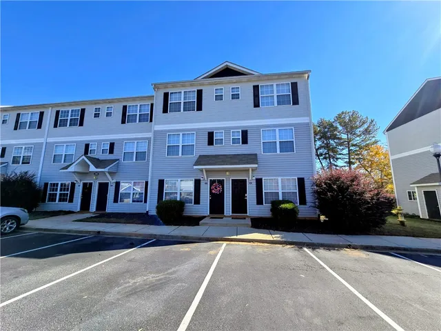 $2,600 | 220 Campus Drive, Unit H, Central, SC 29630